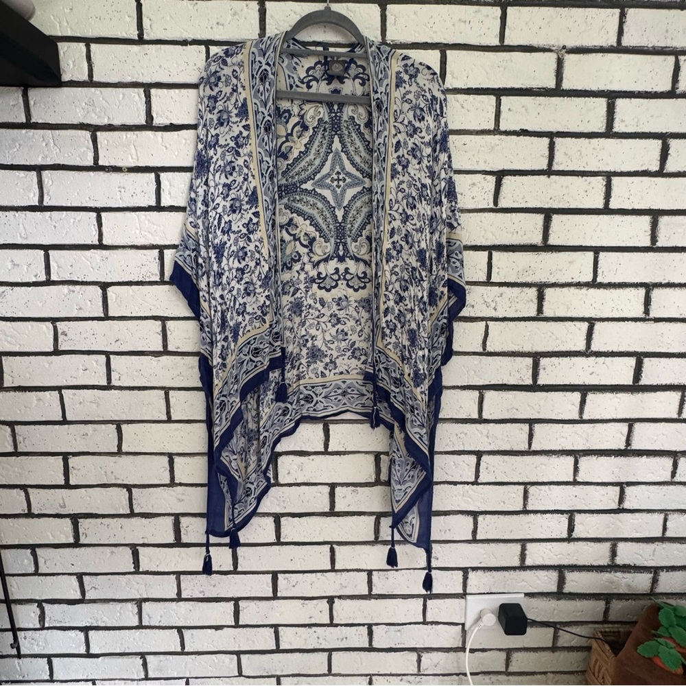 Vince Camuto Navy and Cream Floral Kimono